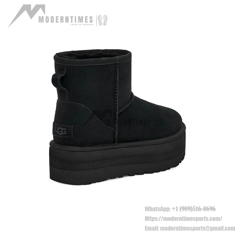 UGG クラシック ミニ プラットフォーム ブラック:快適でスタイリッシュな厚底ブーツ スエードアッパーとプラットフォームソールを備えたUGG クラシック ミニ プラットフォーム ブラックブーツ