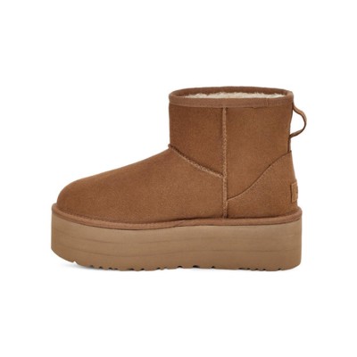 UGG クラシック ミニ プラットフォーム チェスナット 1134991 - スタイリッシュなプラットフォームソール付きのふわふわシープスキンブーツ