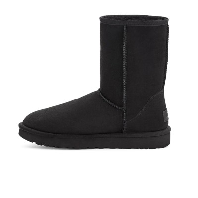 UGG クラシック ショート II ブラック：寒い季節に最適な暖かさとスタイルの融合