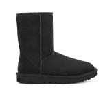 UGG クラシック ショート II ブラック:暖かくスタイリッシュな冬用ブーツ シープスキン裏地付きのUGG クラシック ショート II ブラックブーツ