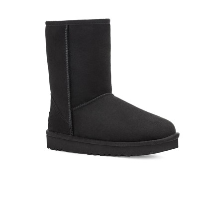 UGG クラシック ショート II ブラック：寒い季節に最適な暖かさとスタイルの融合