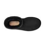 UGG クラシック ショート II ブラック:暖かくスタイリッシュな冬用ブーツ シープスキン裏地付きのUGG クラシック ショート II ブラックブーツ
