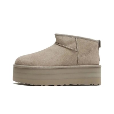 UGG レディース クラシック ウルトラ ミニ プラットフォーム ゴート 1135092 - エレベートされたプラットフォームソール付きのトレンディシープスキンブーツ