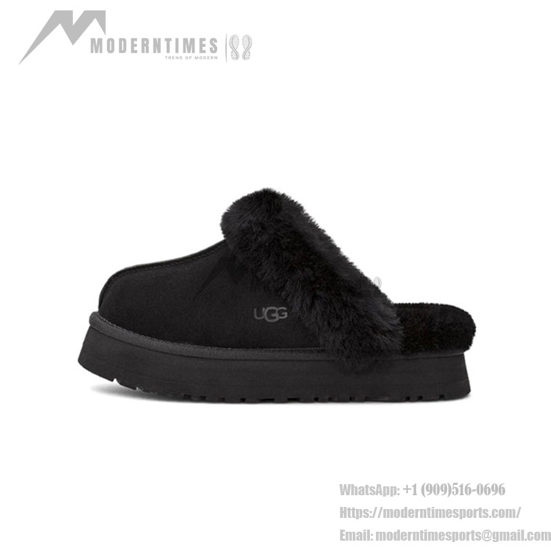 UGG ディスクエット スリッパ ブラック:快適でスタイリッシュなスリッパ シープスキンライニング付きのUGG ディスクエット スリッパ ブラック