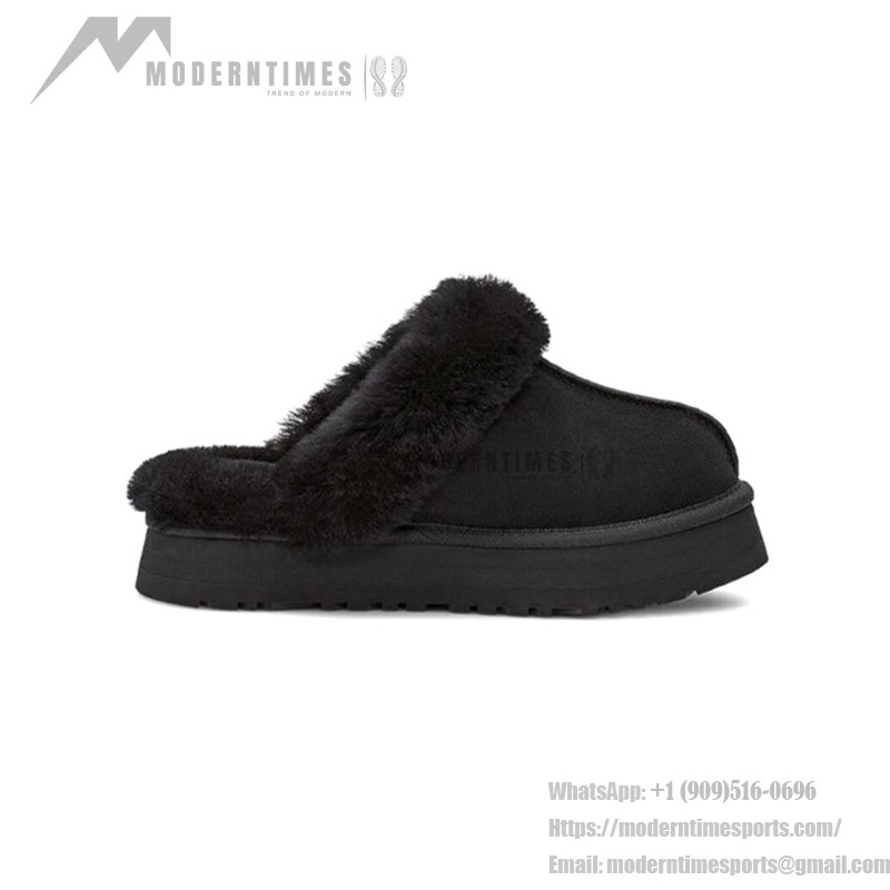 UGG ディスクエット スリッパ ブラック:快適でスタイリッシュなスリッパ シープスキンライニング付きのUGG ディスクエット スリッパ ブラック