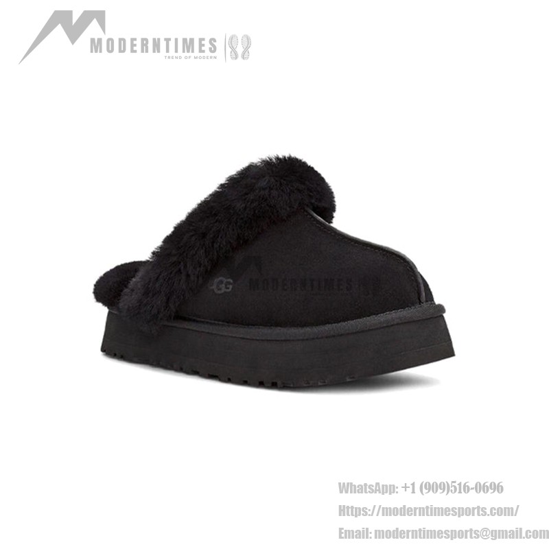 UGG ディスクエット スリッパ ブラック:快適でスタイリッシュなスリッパ シープスキンライニング付きのUGG ディスクエット スリッパ ブラック