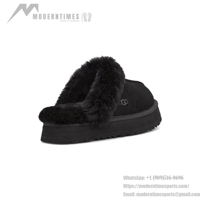 UGG ディスクエット スリッパ ブラック:快適でスタイリッシュなスリッパ シープスキンライニング付きのUGG ディスクエット スリッパ ブラック