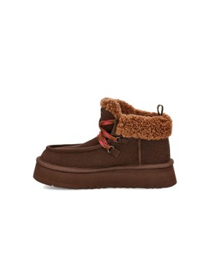 UGG ウィメンズ ファンカラ キャビン カフ ブーツ ブラウン 1143954 - 快適なシープスキン裏地付きスエードブーツ