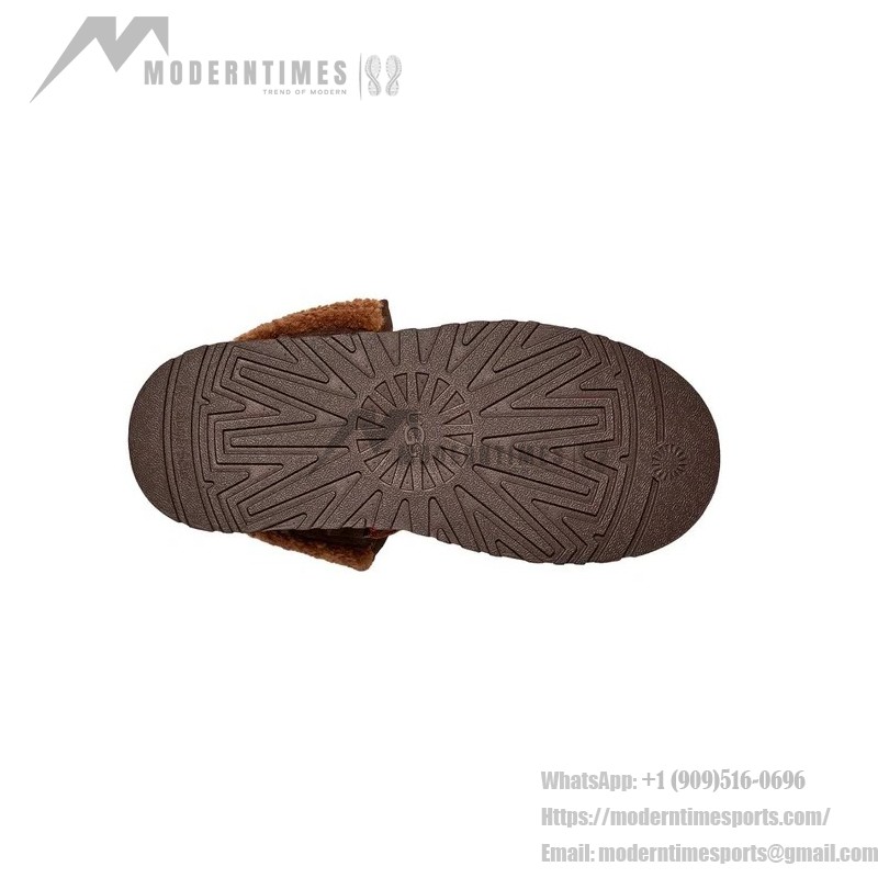 UGG レディース ファンカラ キャビン カフ ブーツ ブラウン 1143954 UGG レディース ファンカラ キャビン カフ ブーツ ブラウン 1143954 - シープスキン裏地付きスエードブーツ