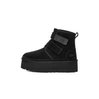 UGG ニューメル プラットフォーム チャッカ ブラック：スタイリッシュで快適なプラットフォームデザインのブーツ