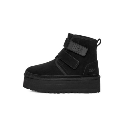 UGG ニューメル プラットフォーム チャッカ ブラック：スタイリッシュで快適なプラットフォームデザインのブーツ