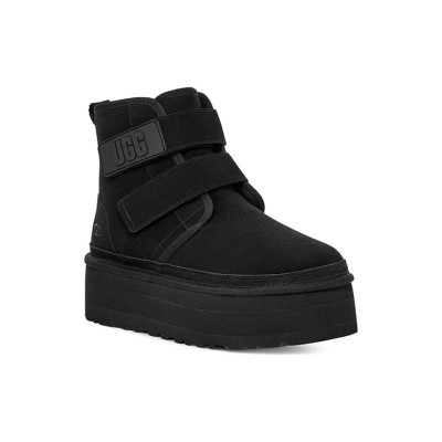 UGG ニューメル プラットフォーム チャッカ ブラック：スタイリッシュで快適なプラットフォームデザインのブーツ
