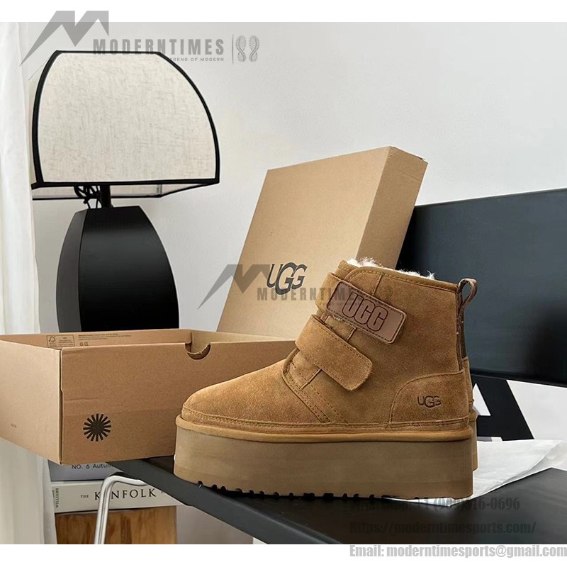 UGG ニューメル プラットフォーム チャッカ チェスナット 1130554 - ベルクロストラップ付きスタイリッシュシープスキンブーツ UGG ニューメル プラットフォーム チャッカ チェスナット 1130554 ブーツ - シープスキン裏地のスエードとプラットフォームソール