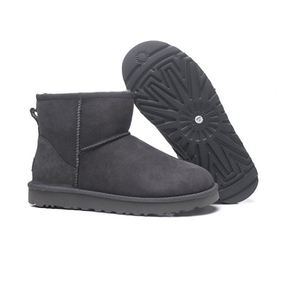 UGG ウィメンズ クラシック ミニ II ブーツ グレー 1016222 - 暖かくてスタイリッシュなフリース裏地付き冬用ブーツ