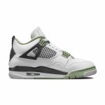 Air Jordan 4 Retro Seafoam グリーンスニーカー グリーンの配色のAir Jordan 4 Retro Seafoamスニーカー