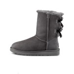UGG レディース Bailey Bow II ブーツ グレー 1016225 - 暖かくスタイリッシュなスエードブーツ UGG レディース Bailey Bow II ブーツ グレー 1016225 - スエードブーツとシープスキン裏地、リボンディテール
