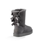UGG レディース Bailey Bow II ブーツ グレー 1016225 - 暖かくスタイリッシュなスエードブーツ UGG レディース Bailey Bow II ブーツ グレー 1016225 - スエードブーツとシープスキン裏地、リボンディテール