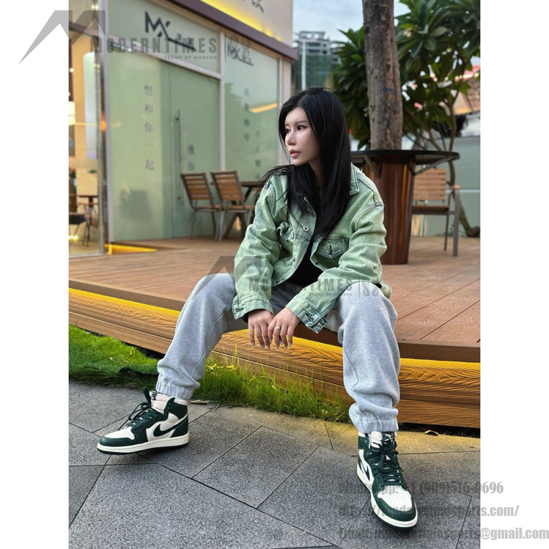 Air Jordan 1 High OG Pro Green Men's Shoes - Black, White and Green Side View