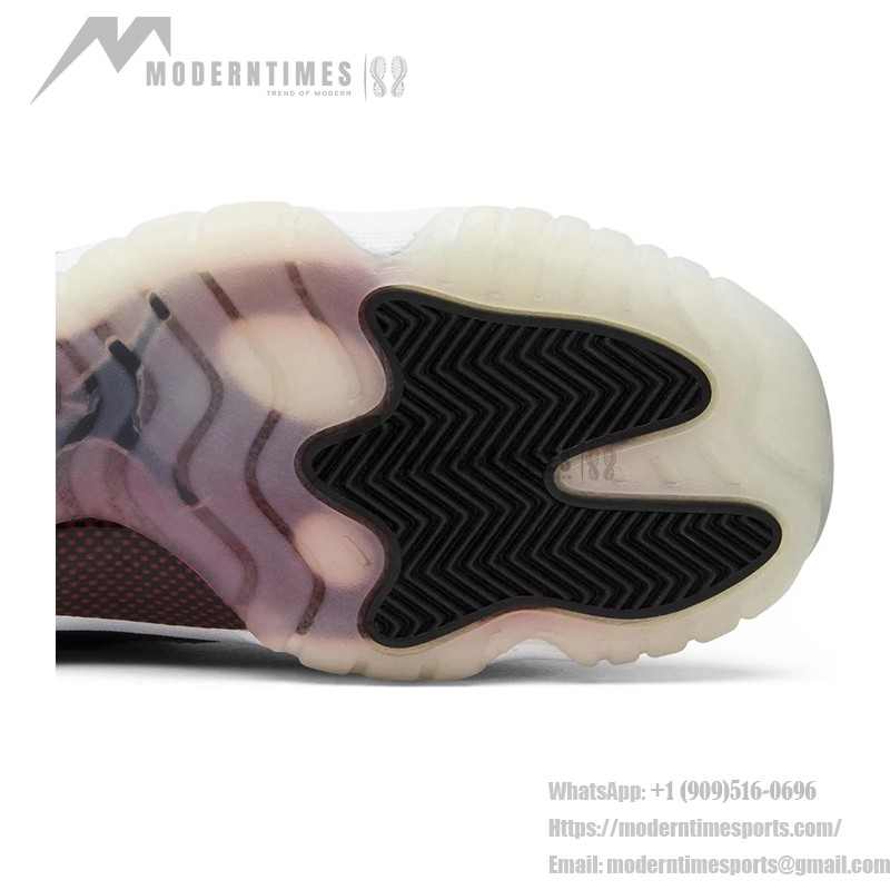 Air Jordan 11 Retro 'Bred' 378038-002 ブラックスニーカー 赤のジャンプマンロゴと透明アウトソール付き
