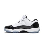 Air Jordan 11 Low 528896-153 ホワイトスニーカー、ブラックパテントレザー、アイシーブルーアウトソール