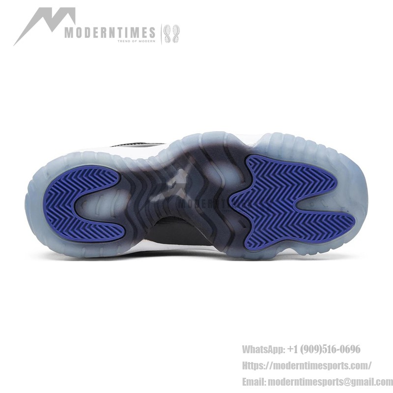 Air Jordan 11 Low 528896-153 ホワイトスニーカー、ブラックパテントレザー、アイシーブルーアウトソール