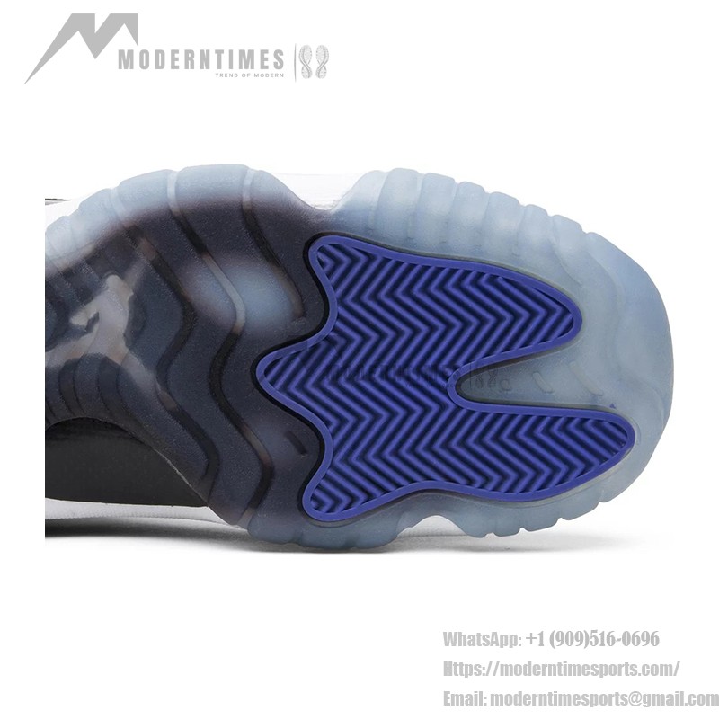 Air Jordan 11 Low 528896-153 ホワイトスニーカー、ブラックパテントレザー、アイシーブルーアウトソール