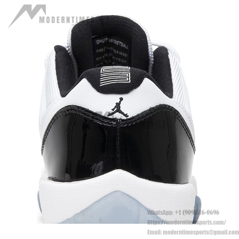 Air Jordan 11 Low 528896-153 ホワイトスニーカー、ブラックパテントレザー、アイシーブルーアウトソール