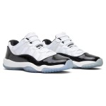 Air Jordan 11 Low 528896-153 ホワイトスニーカー、ブラックパテントレザー、アイシーブルーアウトソール