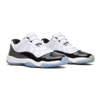 Air Jordan 11 Low 528896-153 - Weiße Sneaker mit schwarzem Lackleder & eisblauer Sohle
