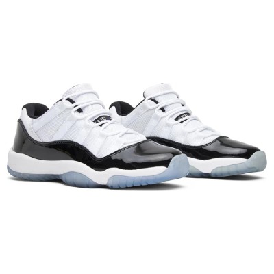 Air Jordan 11 Low 528896-153 - Weiße Sneaker mit schwarzem Lackleder & eisblauer Sohle