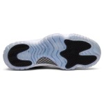 Air Jordan 11 Low ‘Concord’ 528895-145 - ホワイトとブラックのパテントレザーとアイスブルーアウトソール