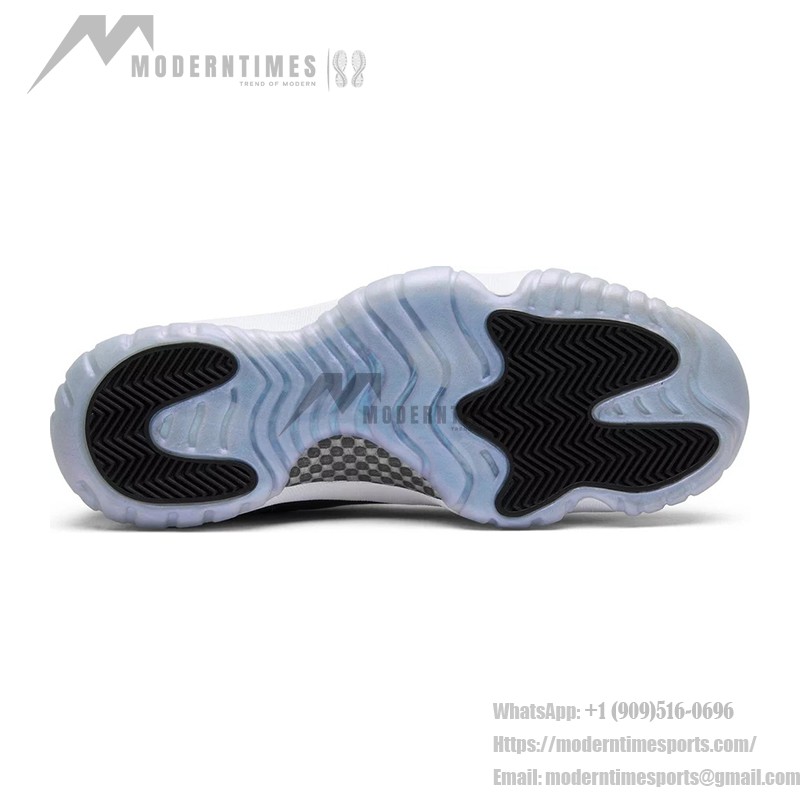Air Jordan 11 Low ‘Concord’ 528895-145 - ホワイトとブラックのパテントレザーとアイスブルーアウトソール