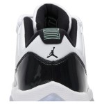 Air Jordan 11 Low ‘Concord’ 528895-145 - ホワイトとブラックのパテントレザーとアイスブルーアウトソール