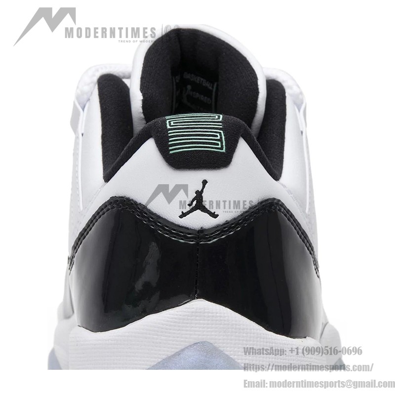 Air Jordan 11 Low ‘Concord’ 528895-145 - ホワイトとブラックのパテントレザーとアイスブルーアウトソール