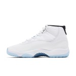 Air Jordan 11 Retro 'Legend Blue' CT8012-104 ホワイトスニーカー 氷色のアウトソールと黒いカラー付き