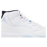 Air Jordan 11 Retro 'Legend Blue' CT8012-104 ホワイトスニーカー 氷色のアウトソールと黒いカラー付き