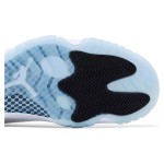 Air Jordan 11 Retro 'Legend Blue' CT8012-104 ホワイトスニーカー 氷色のアウトソールと黒いカラー付き