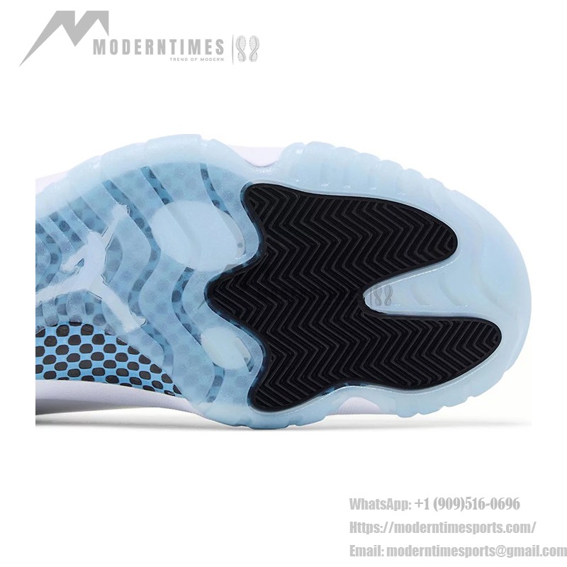 Air Jordan 11 Retro 'Legend Blue' CT8012-104 ホワイトスニーカー 氷色のアウトソールと黒いカラー付き