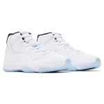 Air Jordan 11 Retro 'Legend Blue' CT8012-104 ホワイトスニーカー 氷色のアウトソールと黒いカラー付き