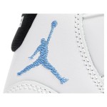Air Jordan 11 Retro 'Legend Blue' CT8012-104 ホワイトスニーカー 氷色のアウトソールと黒いカラー付き