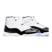 Air Jordan 11 Retro 'Concord' 378037-100 – Ikonische Schwarz-Weiße Sneaker mit Eisiger Außensohle für Zeitlosen Stil