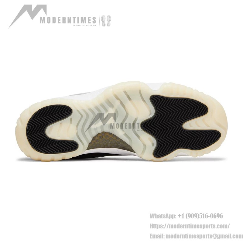Air Jordan 11 Retro 'DMP' CT8012-170 ホワイトとブラックのスニーカー ゴールドジャンプマンロゴとミルキーアウトソール付き
