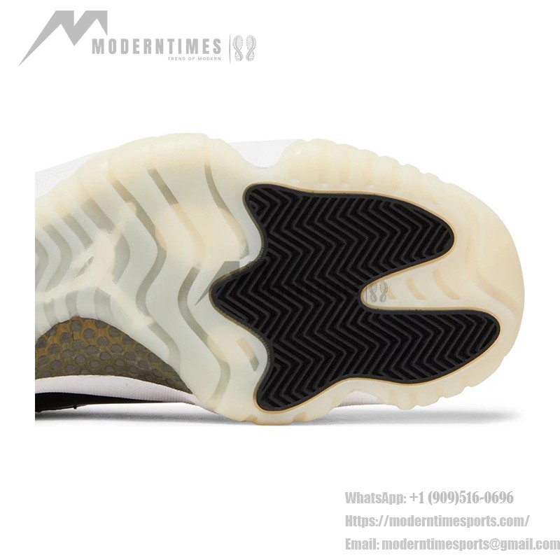 Air Jordan 11 Retro 'DMP' CT8012-170 ホワイトとブラックのスニーカー ゴールドジャンプマンロゴとミルキーアウトソール付き