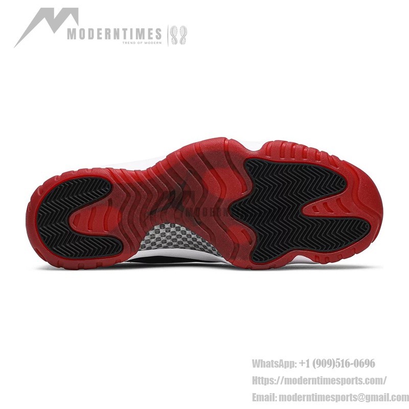 Air Jordan 11 Low "Bred" AV2187-160 - ブラック、ホワイト＆レッドのパテントレザー仕上げスニーカー
