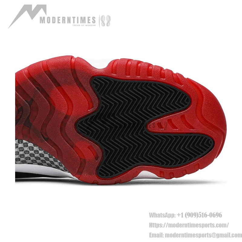 Air Jordan 11 Low "Bred" AV2187-160 - ブラック、ホワイト＆レッドのパテントレザー仕上げスニーカー