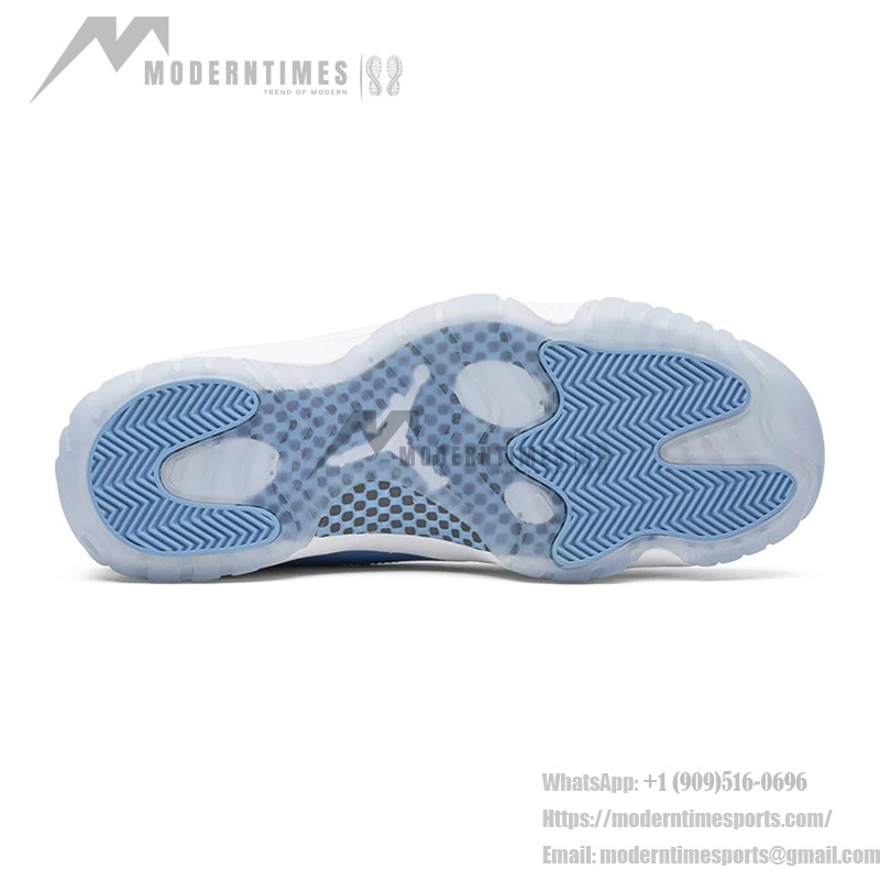 Air Jordan 11 Low "UNC" 528895-106 – ホワイトとカロライナブルーのアイスソール付きスニーカー