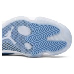 Air Jordan 11 Low "UNC" 528895-106 – ホワイトとカロライナブルーのアイスソール付きスニーカー
