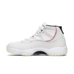  Air Jordan 11 Retro 378037-016 クラシックホワイトとレッドアクセント、ミルキーソールスニーカー