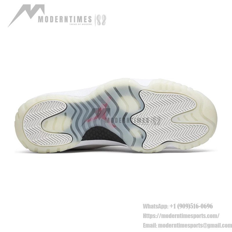  Air Jordan 11 Retro 378037-016 クラシックホワイトとレッドアクセント、ミルキーソールスニーカー