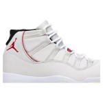  Air Jordan 11 Retro 378037-016 クラシックホワイトとレッドアクセント、ミルキーソールスニーカー